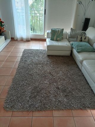 Alfombra shaggy gris