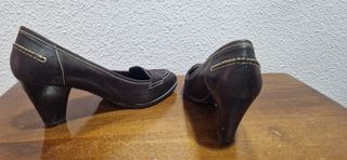 Zapatos salón marrones de tacón