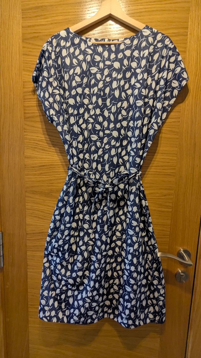 Vestido azul y blanco estampado