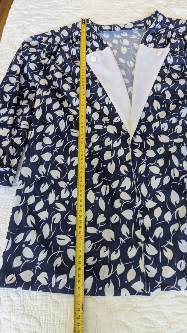 Vestido azul y blanco estampado