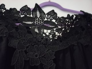 Blusa negra con escote barco talla grande