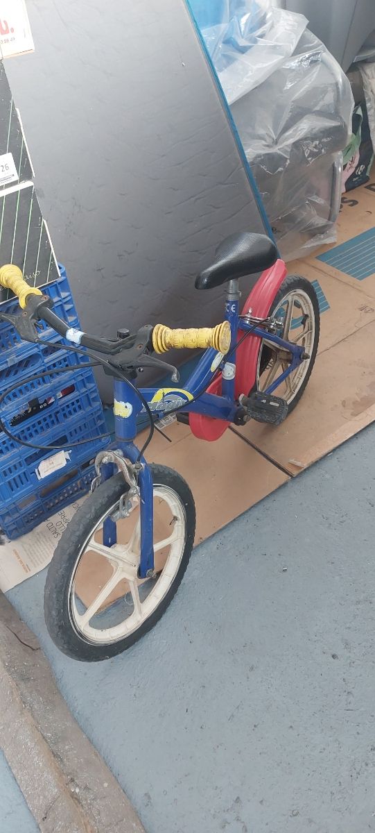 Bicicleta infantil 16" usada