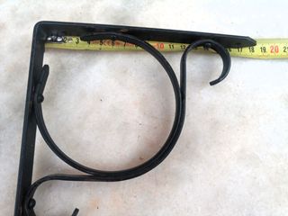 2 Soportes de pared metálicos.