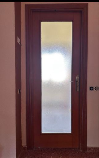 Puerta interior maciza con cristal