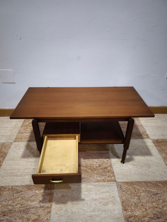 Antigua mesa de centro vintage nórdica