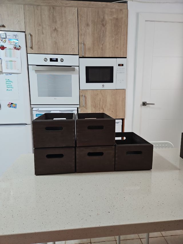 Cajas madera apilables marrones