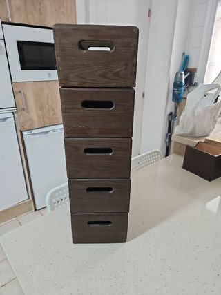 Cajas madera apilables marrones