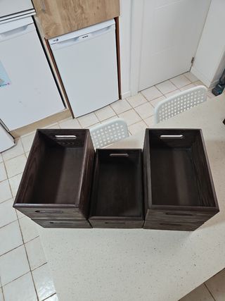 Cajas madera apilables marrones