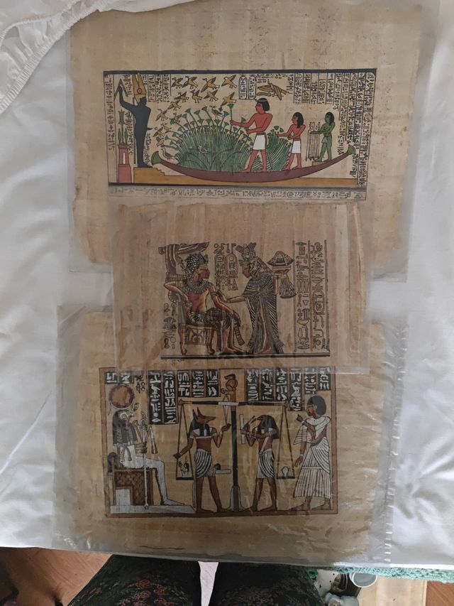 Papiros egipcios antiguos con certificado