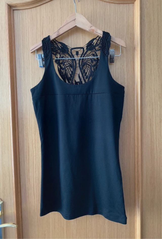 Top negro encaje espalda