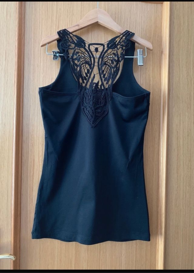 Top negro encaje espalda