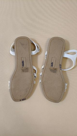 Sandalias niñas de marca Steve Madden blancas
