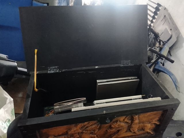 Mini baúl tallado a mano