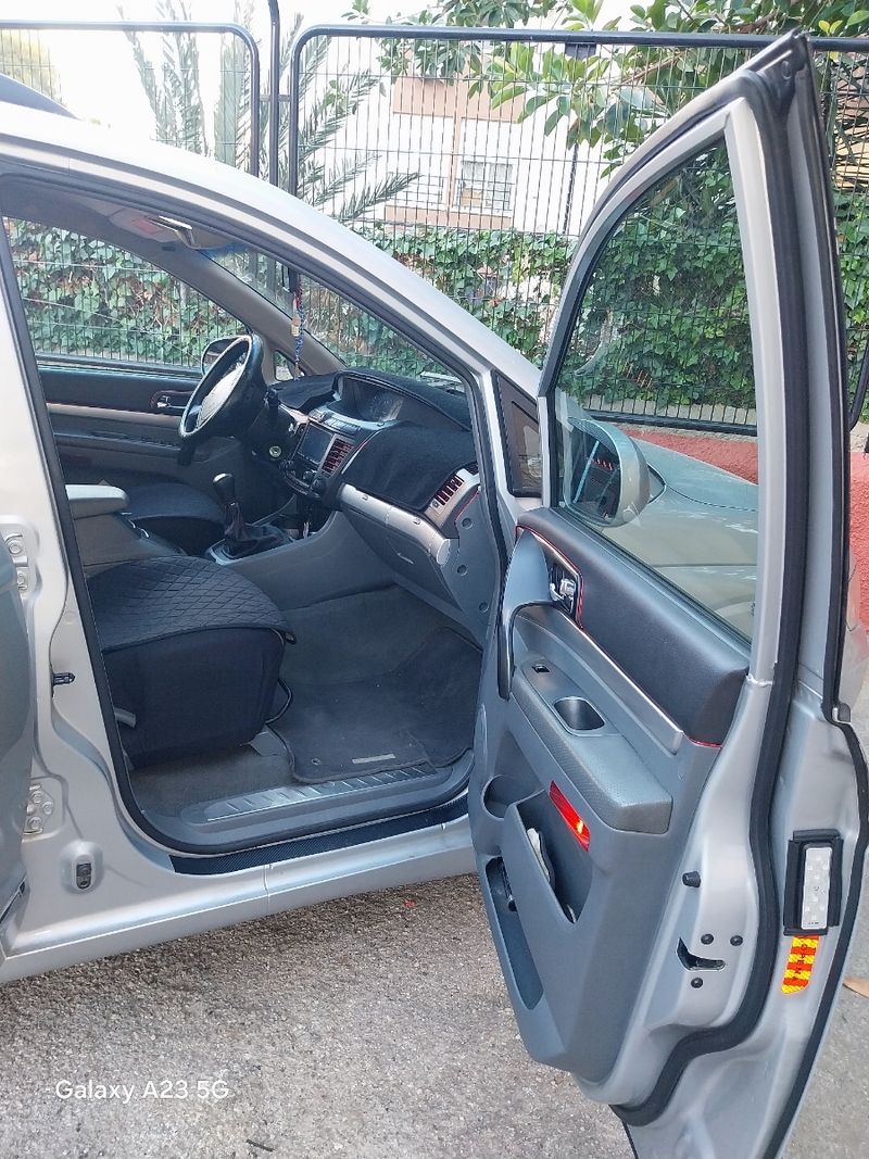 SsangYong Rodius 2011 - foto 1
