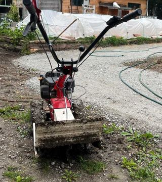 MOTOCULTOR  CON RETOVATOR; DESBROZADORA Y ARADO.