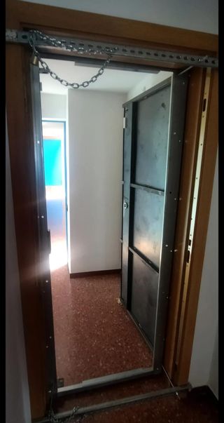 Puerta blindada anti-okupas