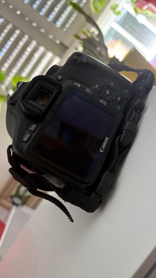 Canon EOS 550D negra
