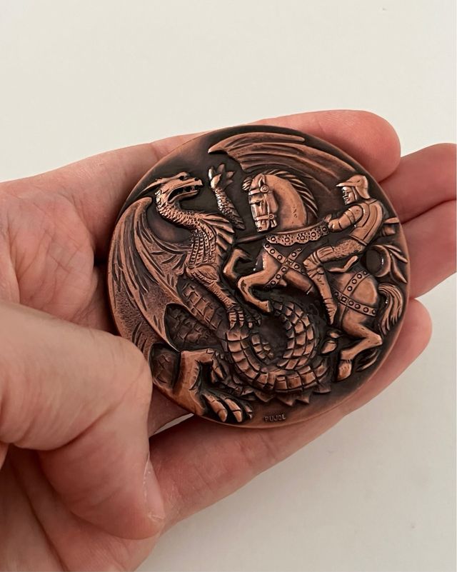 Medallón Sant Jordi luchando contra el Dragón