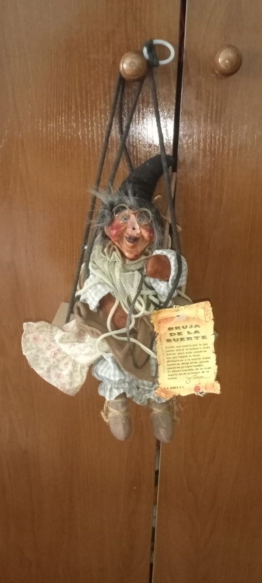 Bruja de la suerte - Muñeco Colgante