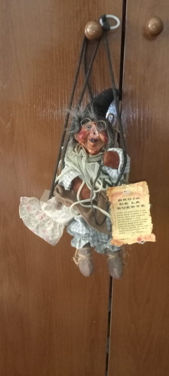 Bruja de la suerte - Muñeco Colgante