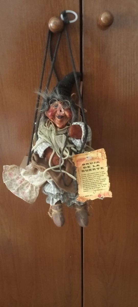 Bruja de la suerte - Muñeco Colgante