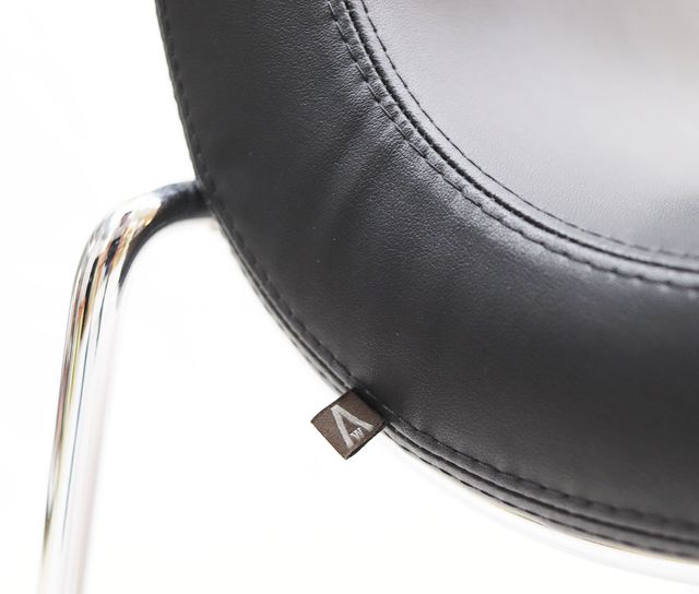 2 butacas Andrew World minimalistas