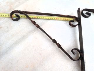 2 Soportes de pared metálicos.