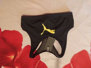 Top deportivo PUMA negro