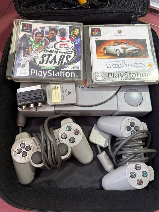 PlayStation 1 Gris - 2 Juegos - 3 Mandos