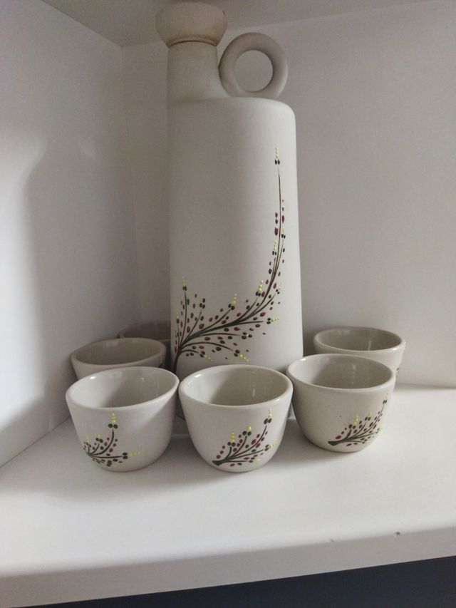 Botella licor + 6 vasitos cerámica