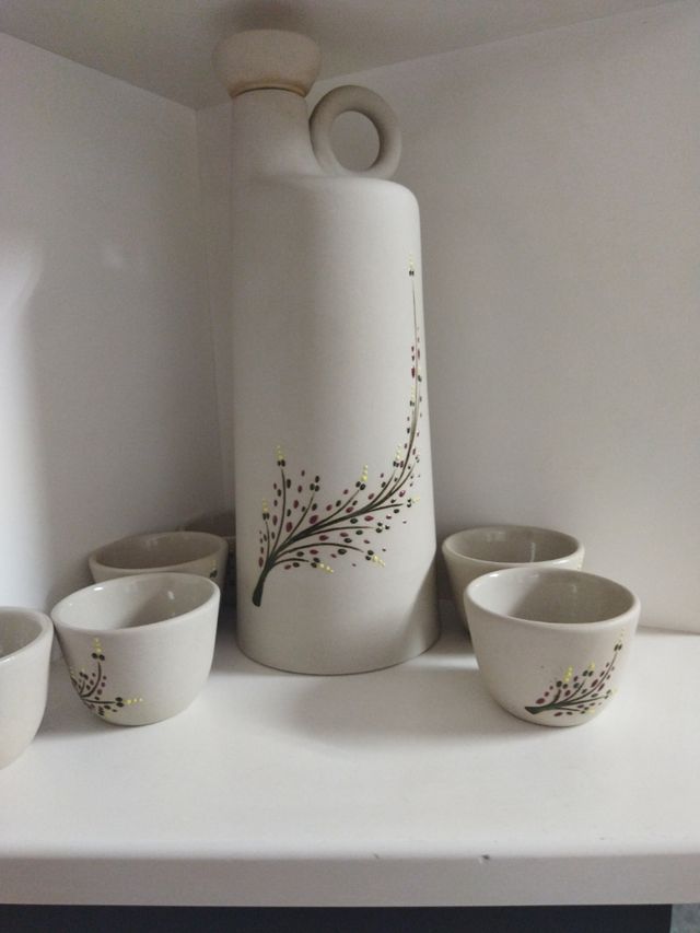 Botella licor + 6 vasitos cerámica