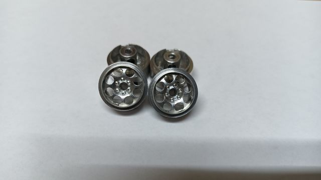 Set di 4 nuove ruote in alluminio calibrate