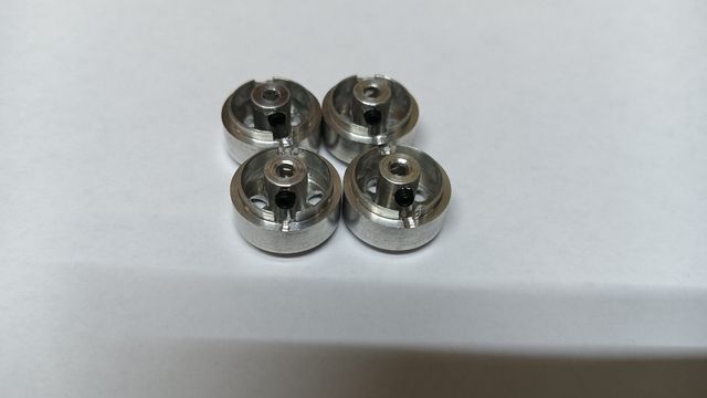 Set di 4 nuove ruote in alluminio calibrate