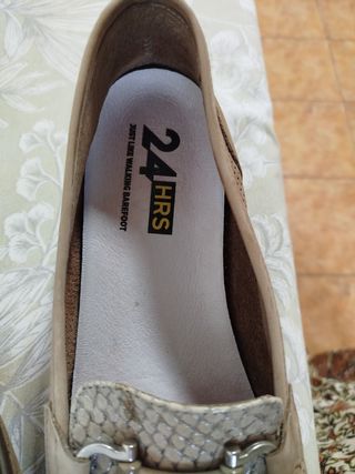 Zapatos 24Hrs beige y plata