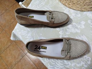 Zapatos 24Hrs beige y plata