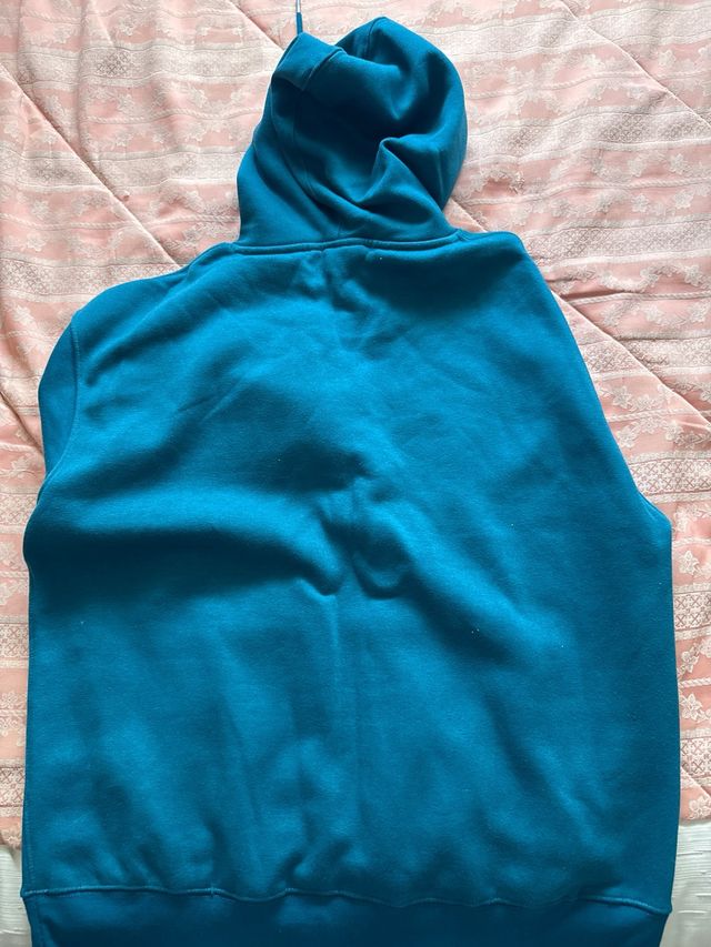 Sudadera turquesa con capucha