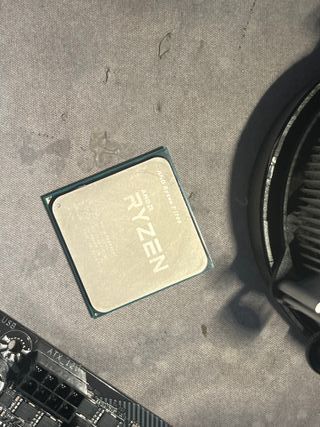 AMD Ryzen 7 1700 + Placa Base A520 + 32GB RAM