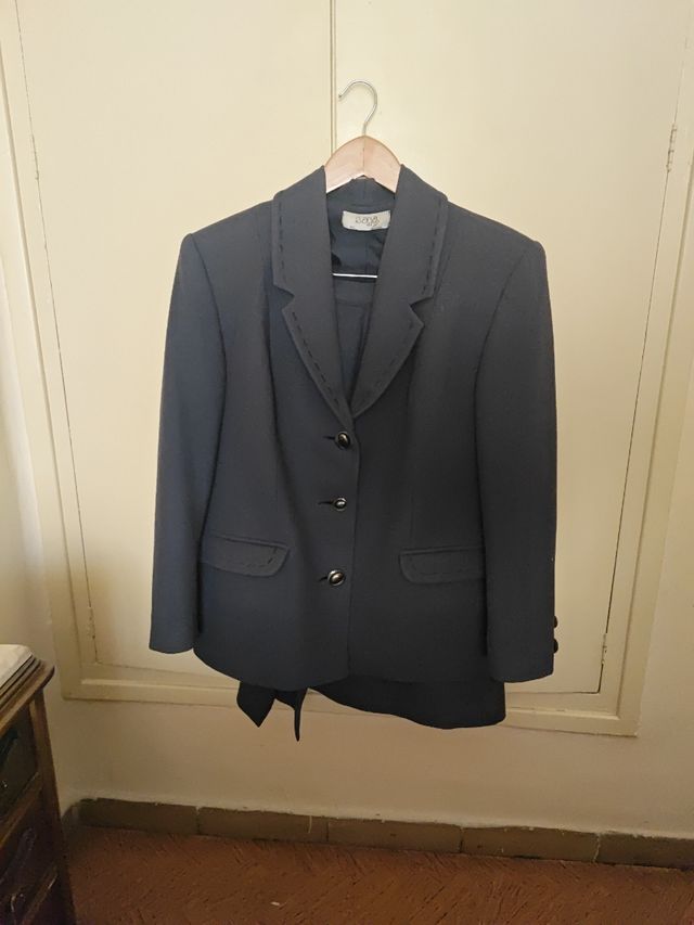 Traje chaqueta falda Saga gris azulado