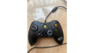 Mando Xbox 360 con cable Mad Catz – PERFECTO