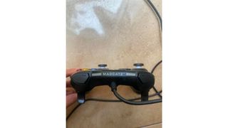 Mando Xbox 360 con cable Mad Catz – PERFECTO