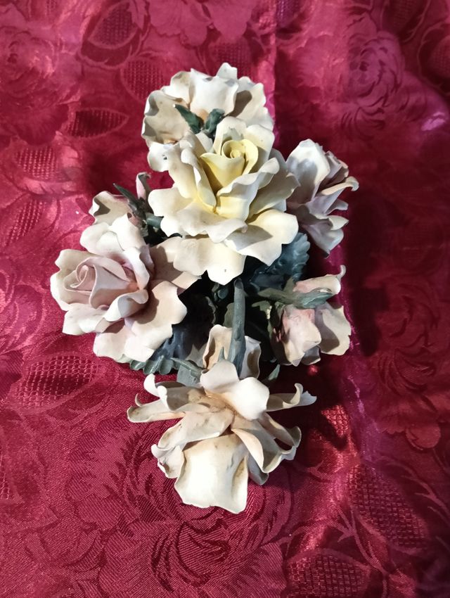 Centrotavola rose Capodimonte