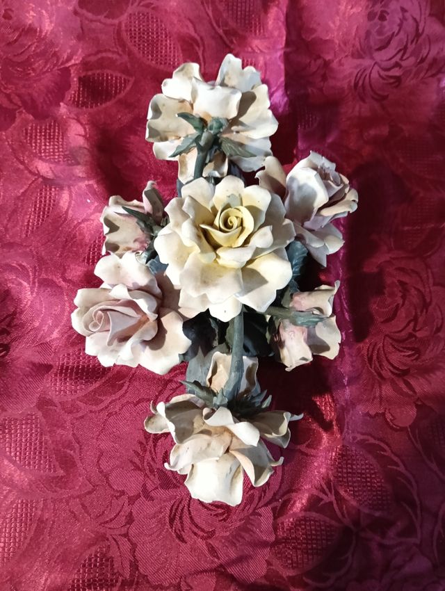 Centrotavola rose Capodimonte