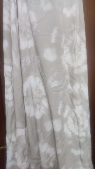 Falda larga beige con flores