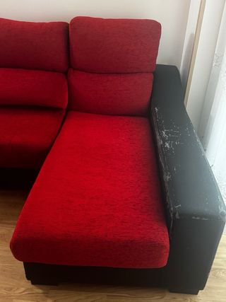 Sofá chaise longue rojo y negro