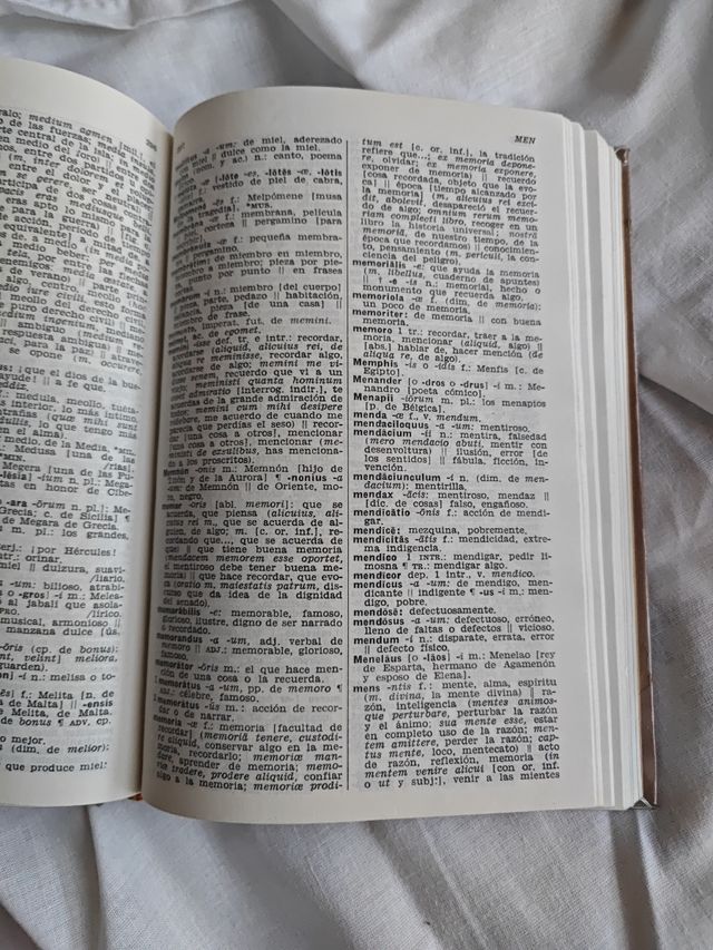 diccionario_illustrado_latino_espanol_vv
