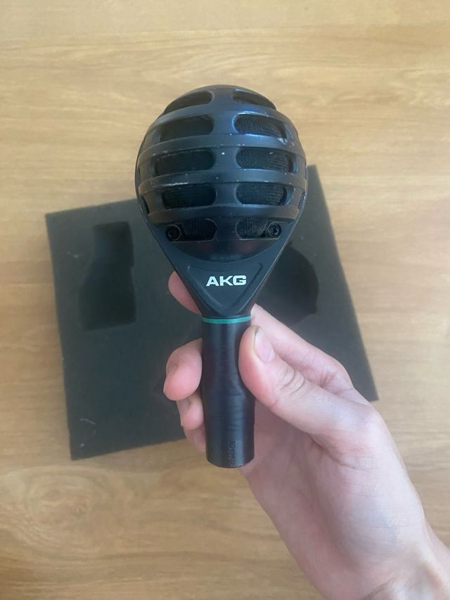 AKG D112 - Micrófono