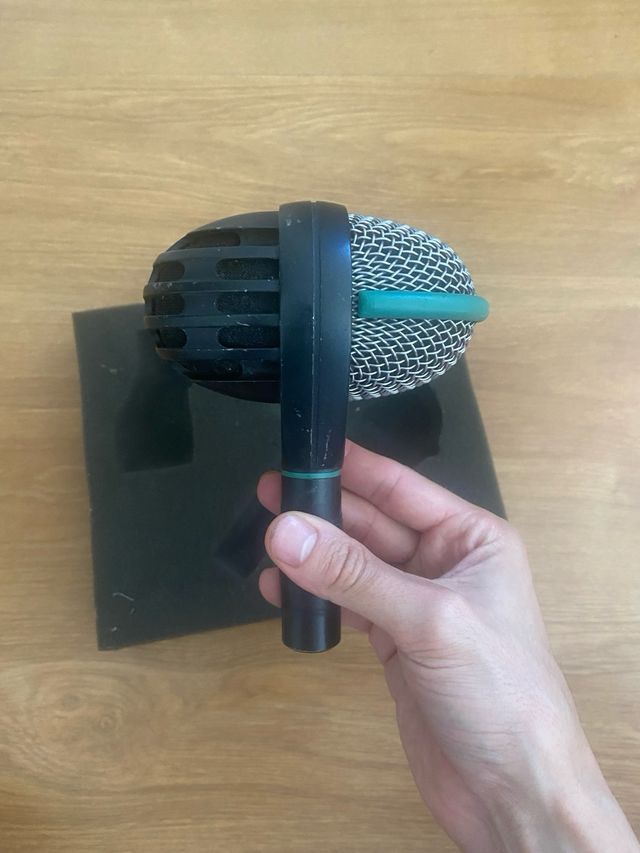 AKG D112 - Micrófono