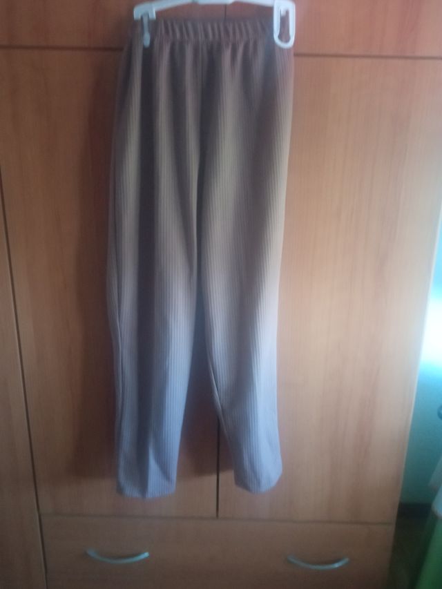 Pantalón deportivo marrón