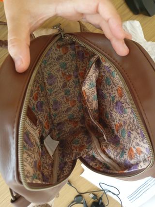 Mochila pequeña beige y marrón