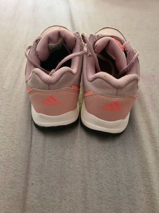 Zapatillas Adidas niña rosa-morado.. TALLA 30